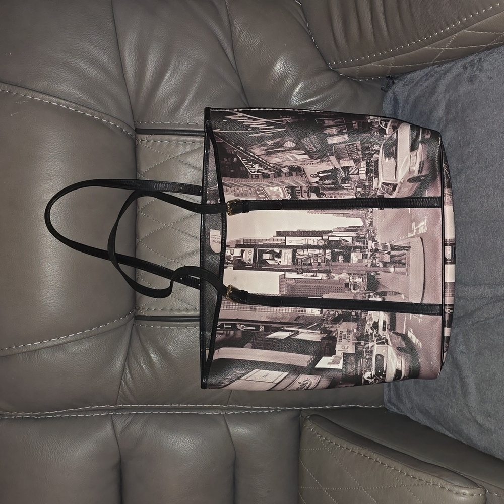Bagghy New York City Tote $499 retail